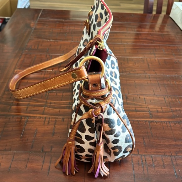 Dooney and Bourke “Sample Bag” shoulder satchel ONE OF A KIND OOAK cheetah EUC - Picture 4 of 8